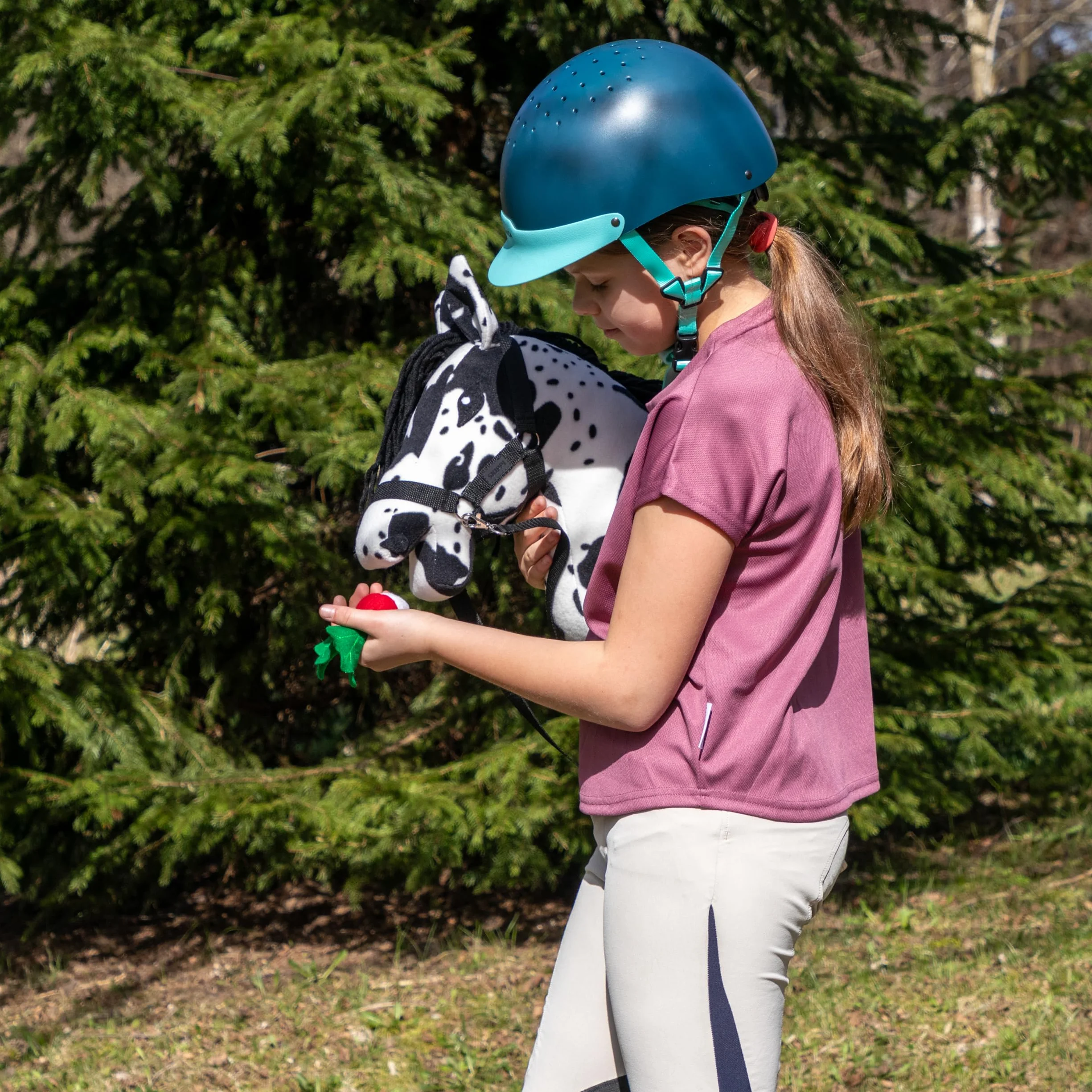 SKIPPI Hobby Horse Rappschecke, Steckenpferd mit Halfter und Zügeln im Set, Schecke Hobby Horsing Pferd A3, Weißes Pferd mit Schwarzen Flecken