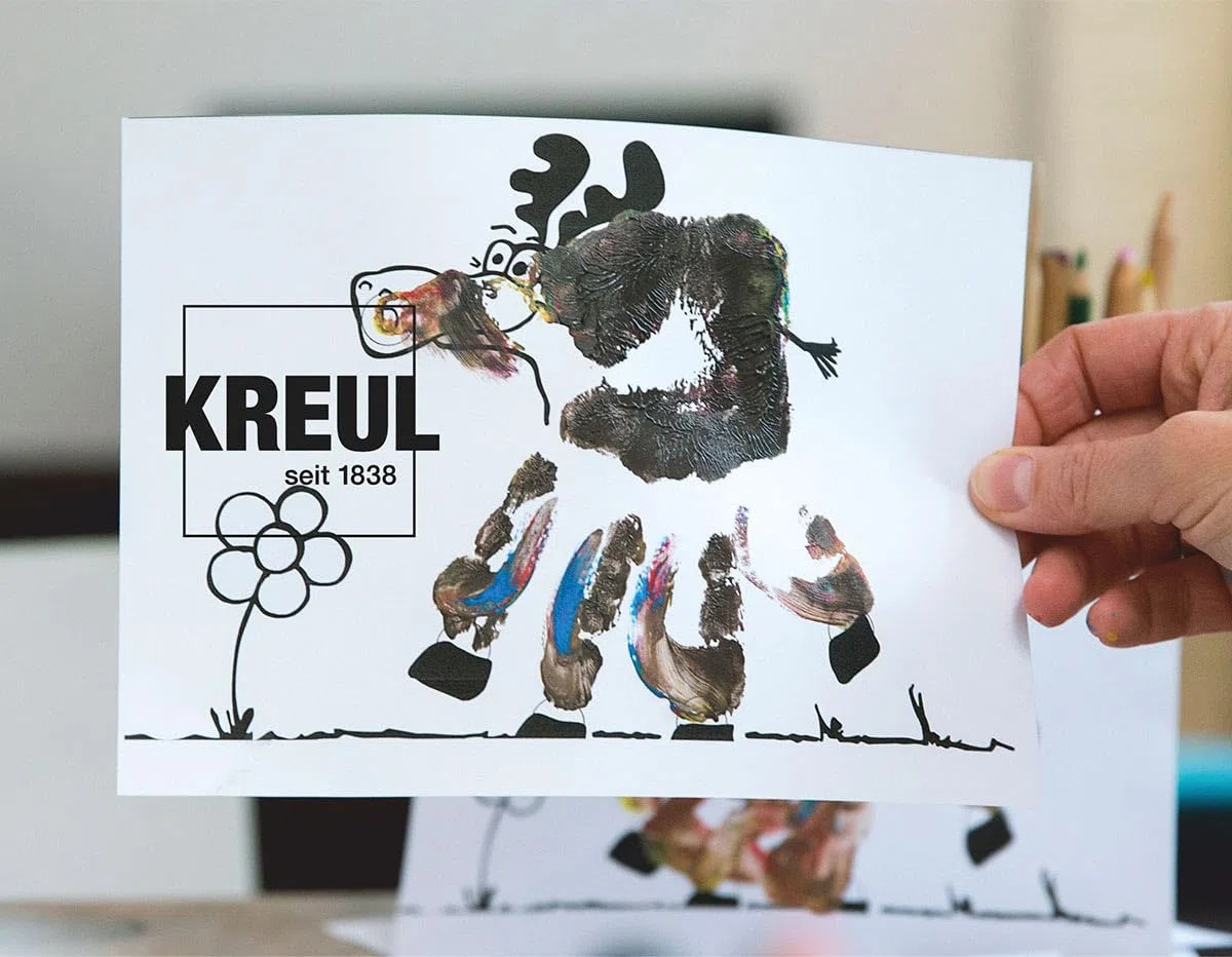 KREUL 29150 - Mucki Fingermalfarbe, Power Pack, Zeig mir die Welt der Farben, 6 x 750 ml Fingerfarbe und 20 Malvorlagen