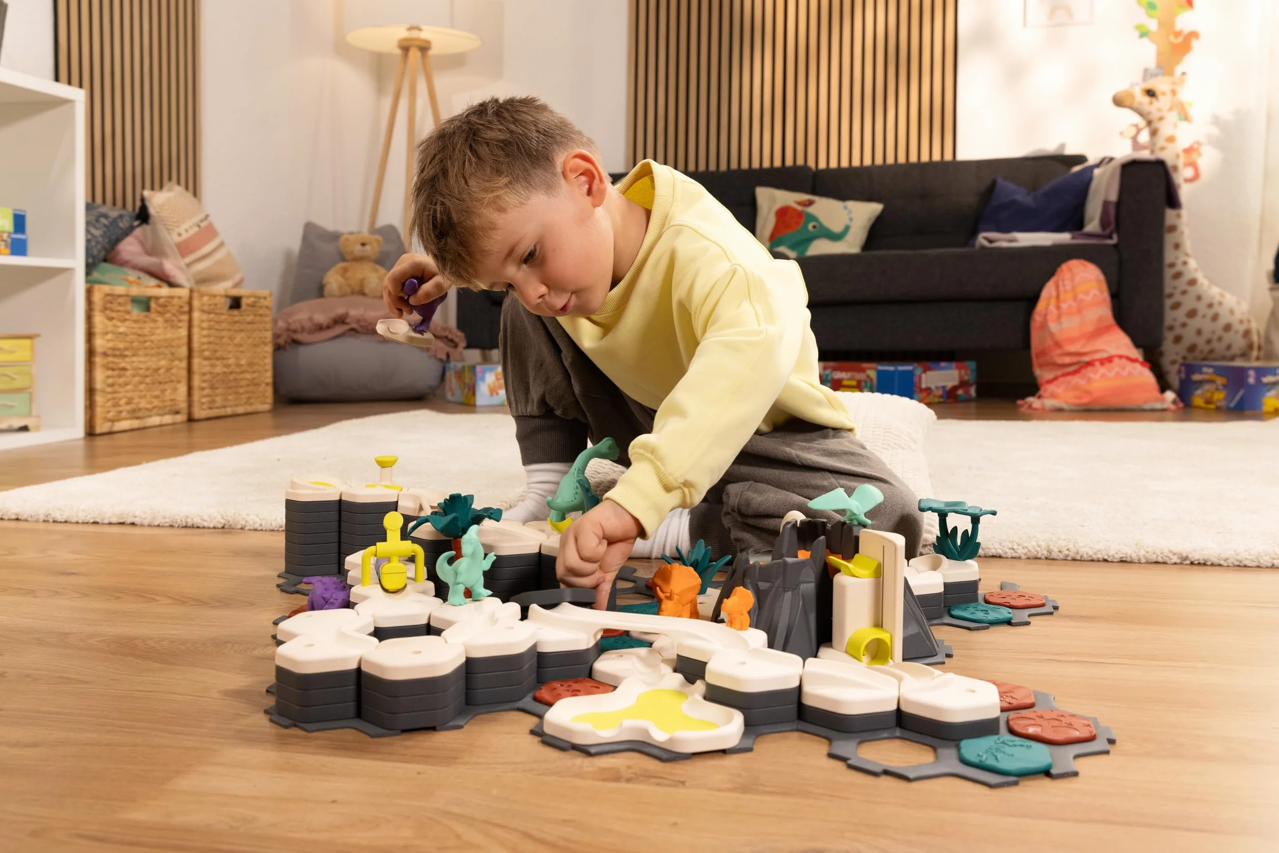 Ravensburger GraviTrax Junior Starter-Set XXL Dino 24845 - Kugelbahn ab 3 Jahre - Murmelbahn und Konstruktionsspielzeug für Kinder, Dino Geschenk für Jungen und Mädchen