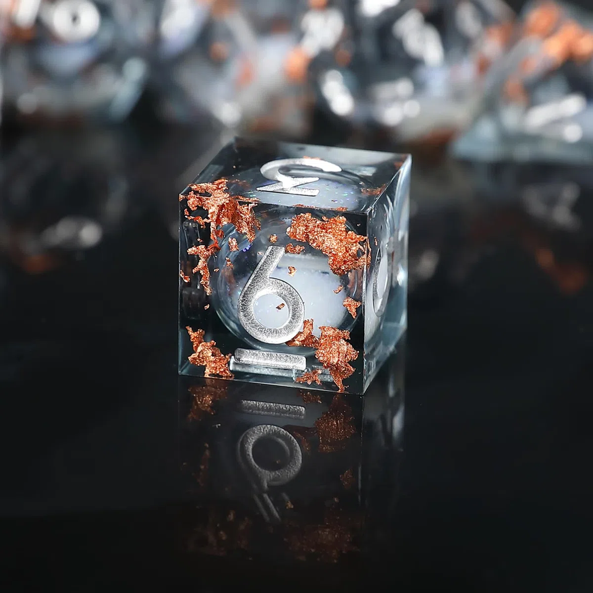 Liquid Core DND Würfel Set 7pcs, Treibsand Polyeder Kunstharz Würfel mit Scharfen Kanten für Dungeons und Dragons, RPG D20 D12 D10 D8 D6 D4 Würfel, Goldfolie Thematisch D&D Rollenspiel Würfel