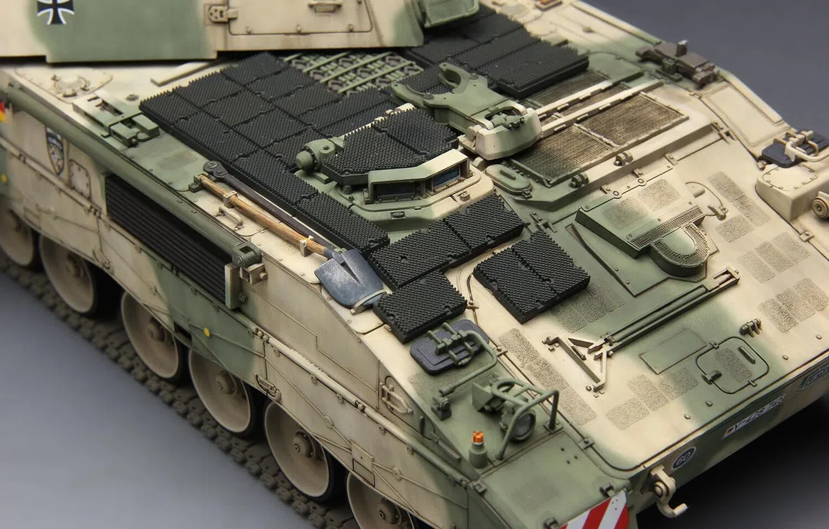 MENG 1/35 Panzerhaubitze 2000 mit Zusatzpanzerung