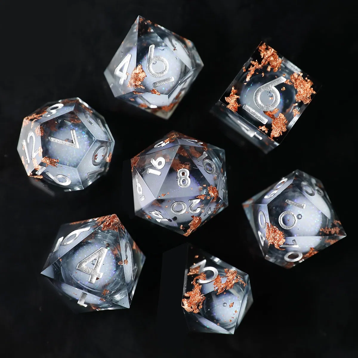 Liquid Core DND Würfel Set 7pcs, Treibsand Polyeder Kunstharz Würfel mit Scharfen Kanten für Dungeons und Dragons, RPG D20 D12 D10 D8 D6 D4 Würfel, Goldfolie Thematisch D&D Rollenspiel Würfel