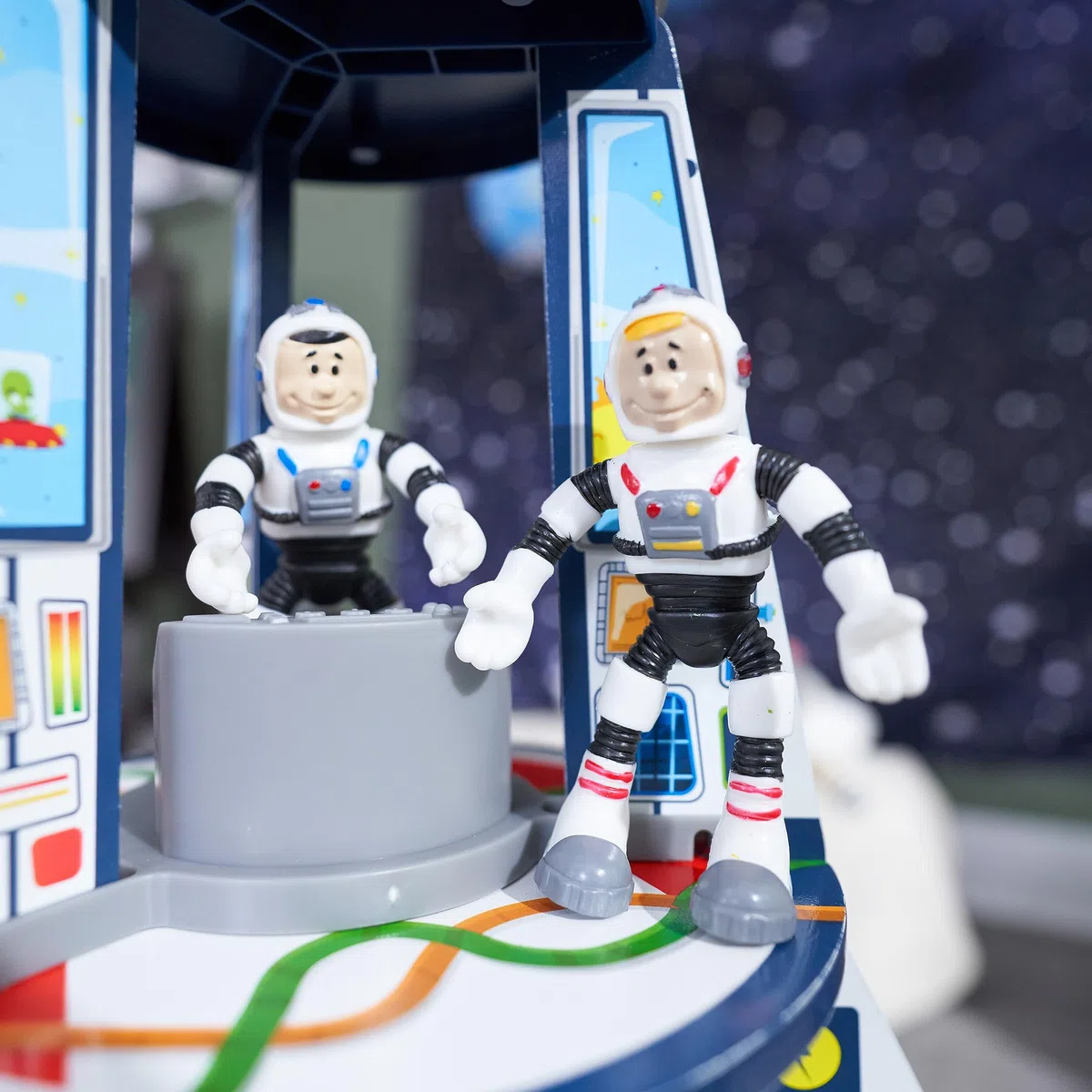 KidKraft Raketenschiff Spielset aus Holz mit Kran und Spielfiguren, Astronauten und Alien Figur, Raketen Spielzeug für Kinder ab 3 Jahre, 63443