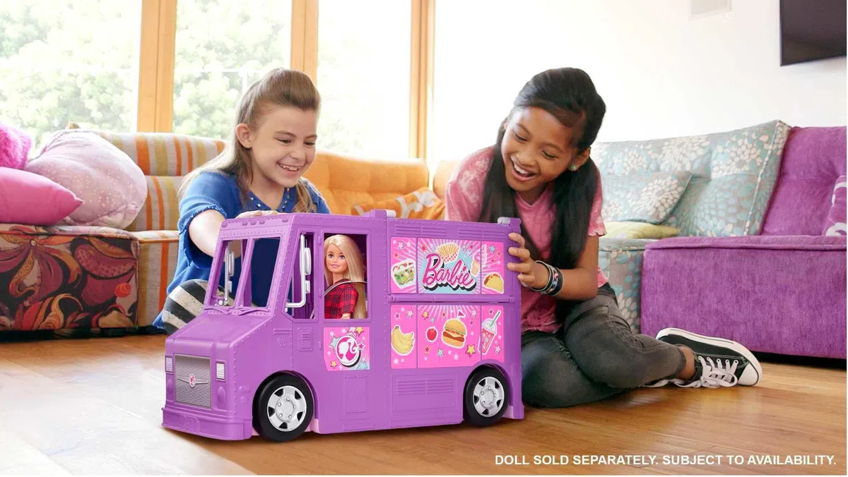 Barbie Fresh 'n' Fun Food Truck, lila Food Truck mit 30 Zubehörteilen, Puppen, Geschenk für Kinder ab 3 Jahre,GMW07