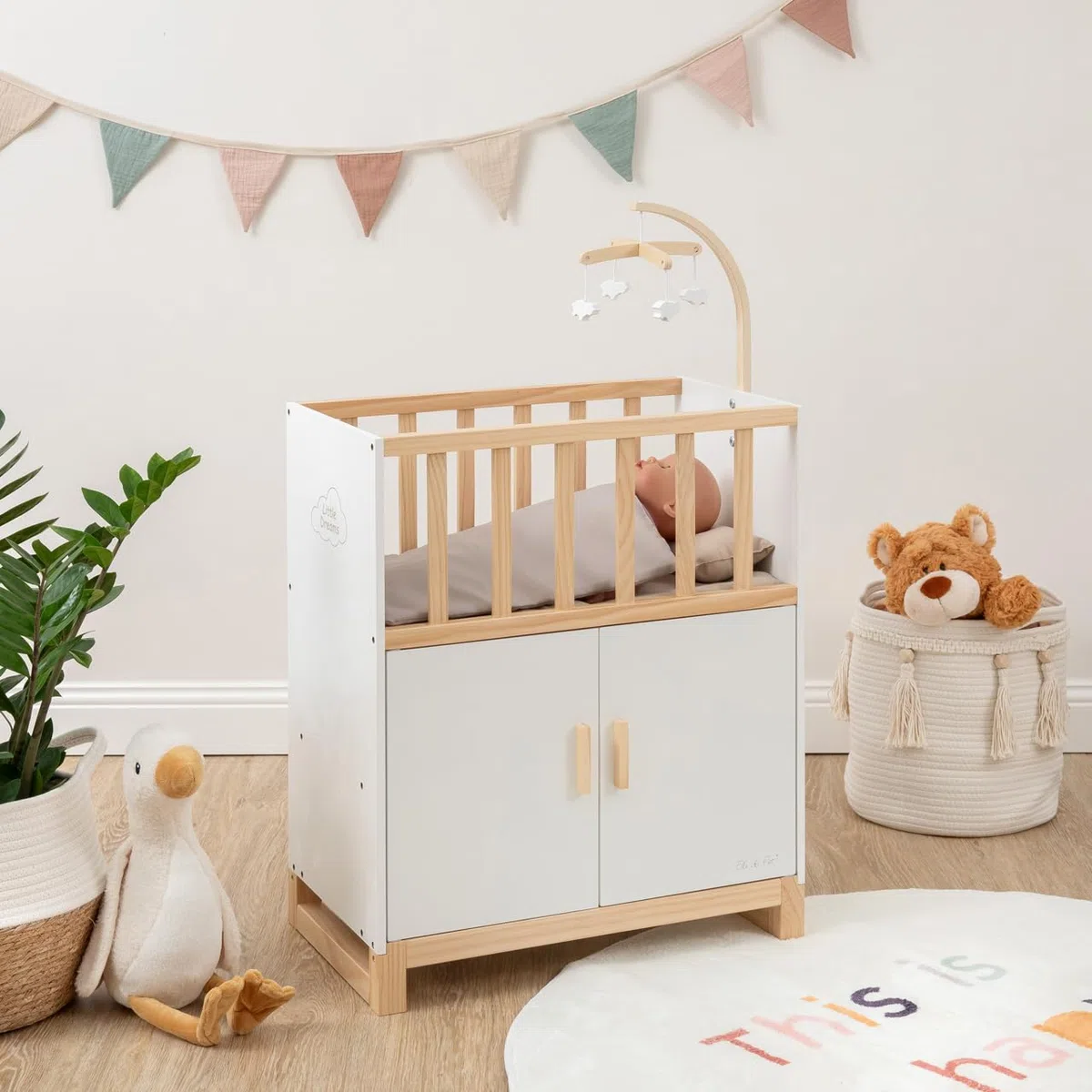 ELLA & PIET® Puppenbett Cozy mit Schrank und Mobile aus Holz (Weiß-Schlamm)